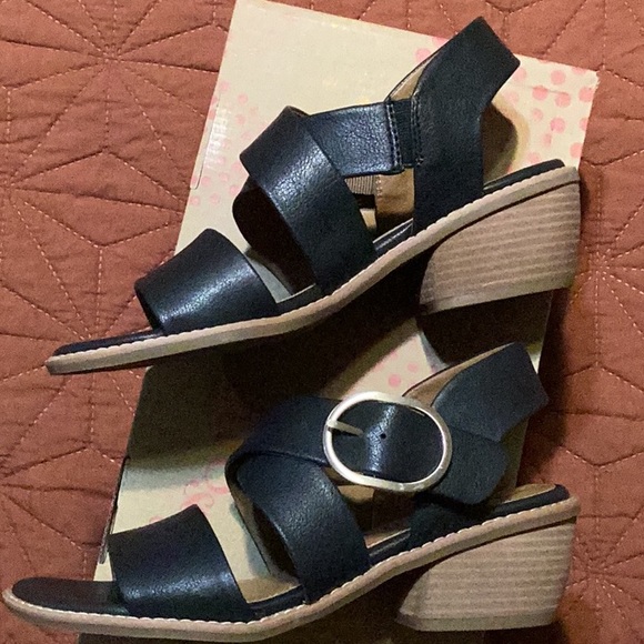 Euro soft black sandals. Size 7M. Man made material in great condition. - Picture 6 of 6